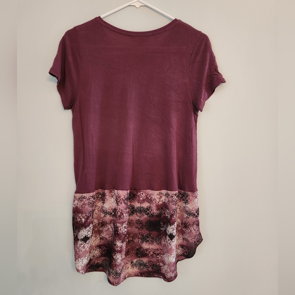 (4 For $20)EUC Simply Vera Wang Womens Burgandy print blouse.   Size M. - Picture 5 of 5